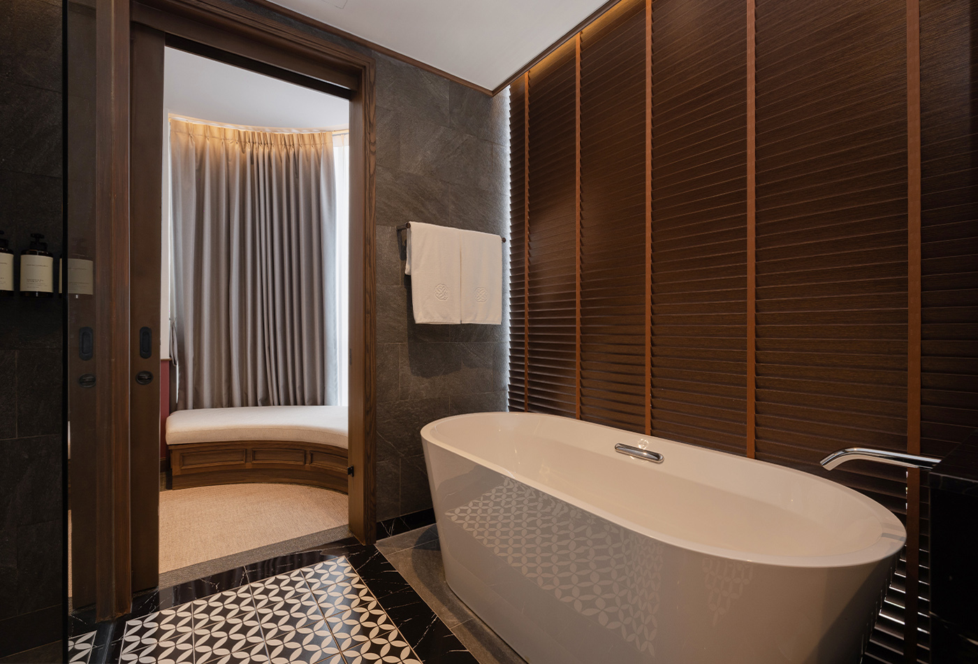 moco suite room-5