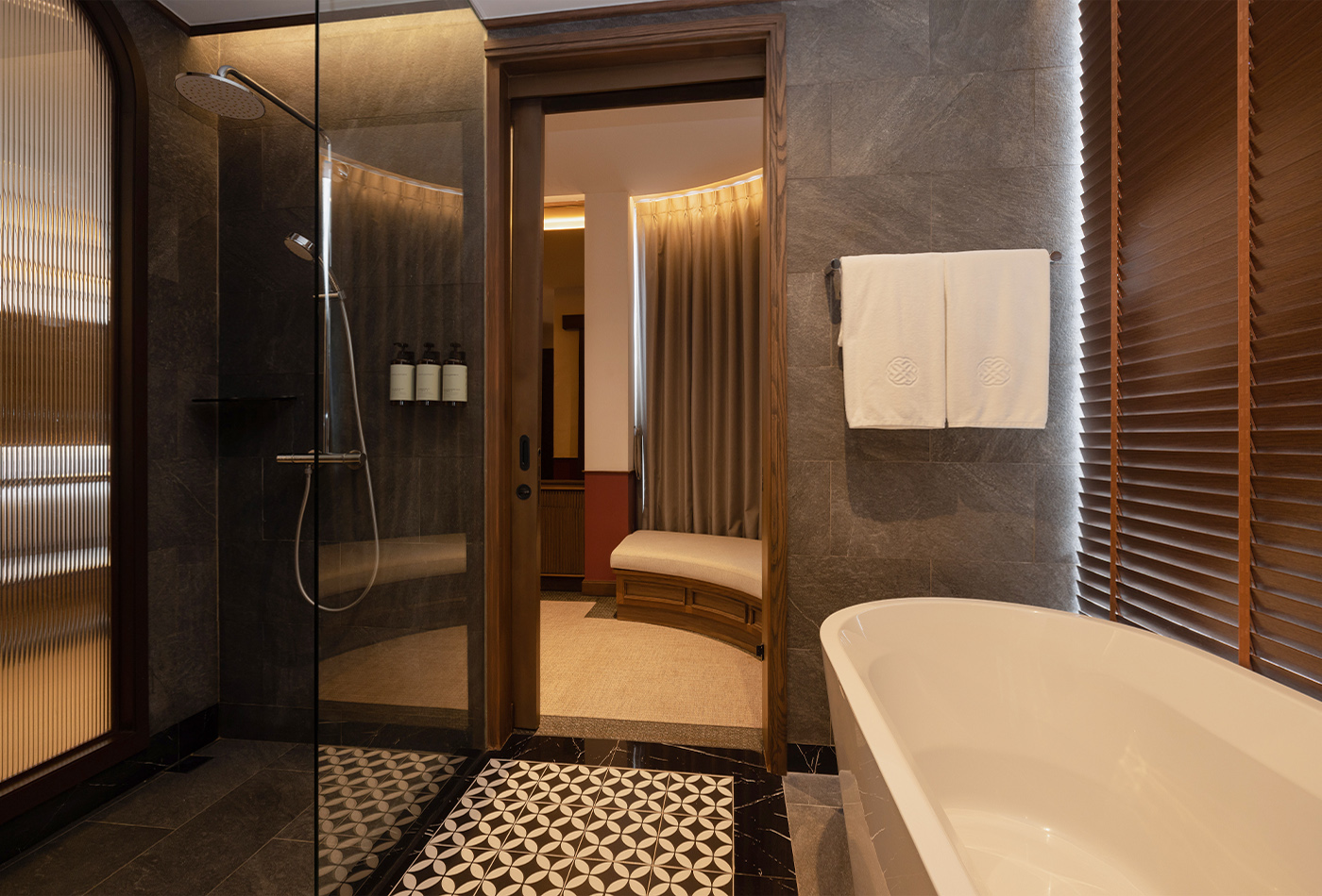 moco suite room-6